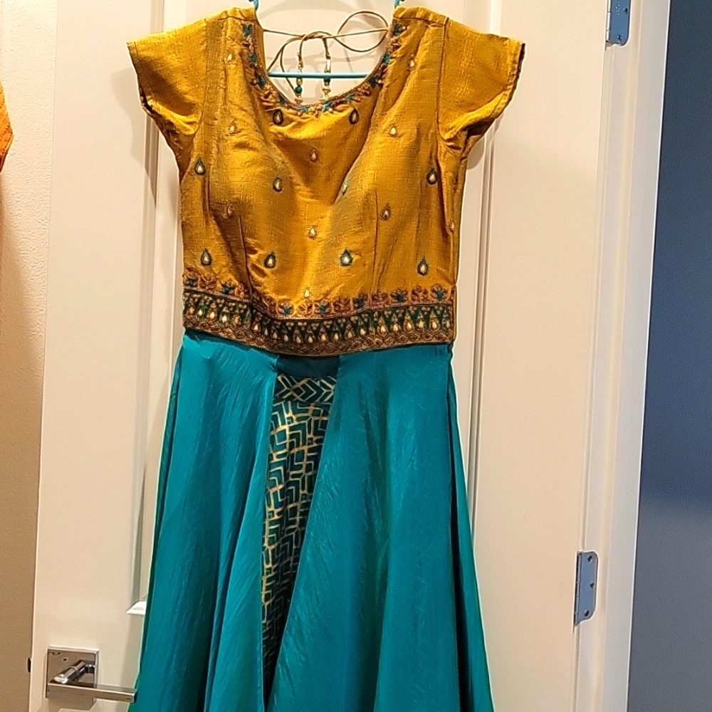 Designer Indian Salwar Suit for Parties – Elegant & Eye-Catching! - Picture 3 of 14